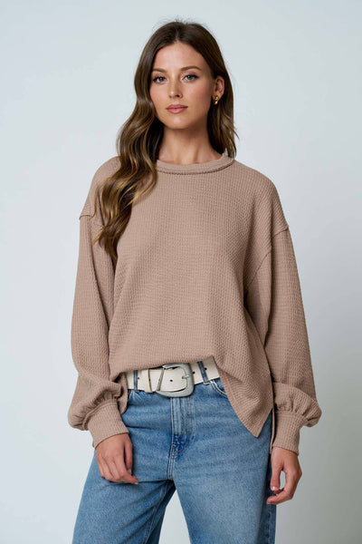 TEXTURED EXPOSED SEAM LONG EXTENDED SLEEVE KNIT TOP : BURGUNDY