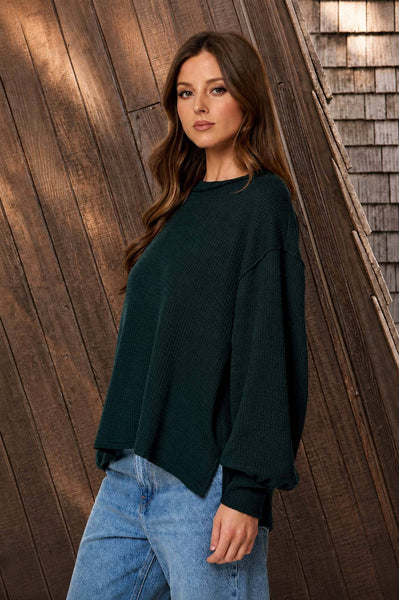 TEXTURED EXPOSED SEAM LONG EXTENDED SLEEVE KNIT TOP : BURGUNDY