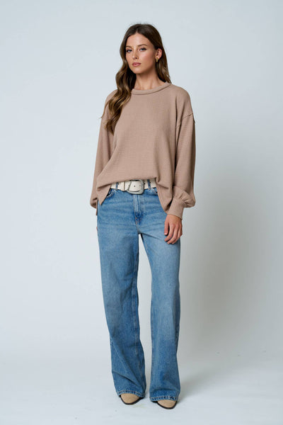 TEXTURED EXPOSED SEAM LONG EXTENDED SLEEVE KNIT TOP : BURGUNDY