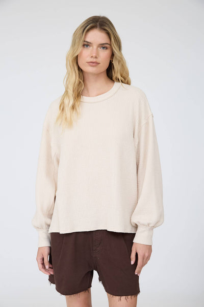 TEXTURED EXPOSED SEAM LONG EXTENDED SLEEVE KNIT TOP : BURGUNDY