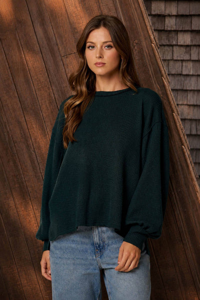 TEXTURED EXPOSED SEAM LONG EXTENDED SLEEVE KNIT TOP : BURGUNDY