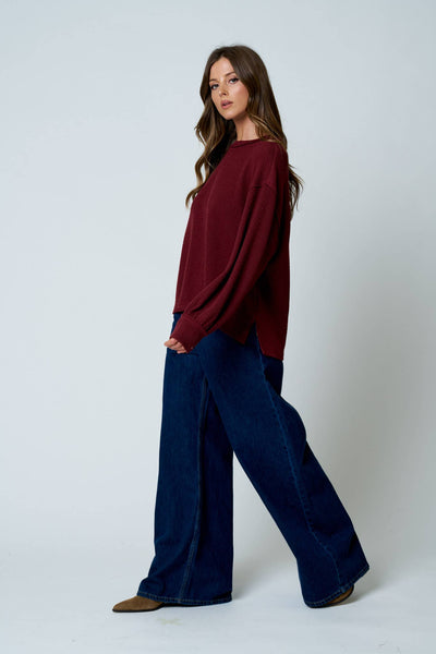 TEXTURED EXPOSED SEAM LONG EXTENDED SLEEVE KNIT TOP : BURGUNDY