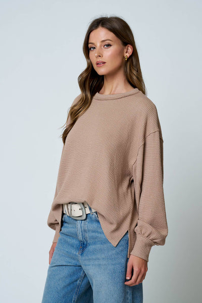TEXTURED EXPOSED SEAM LONG EXTENDED SLEEVE KNIT TOP : BURGUNDY